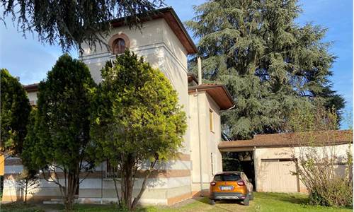 Villa for Sale in Novi di Modena