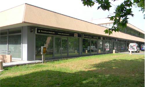 A522  AFFITTO NEGOZIO 600mq PLURIVETRINATO +250MQ GARAGE