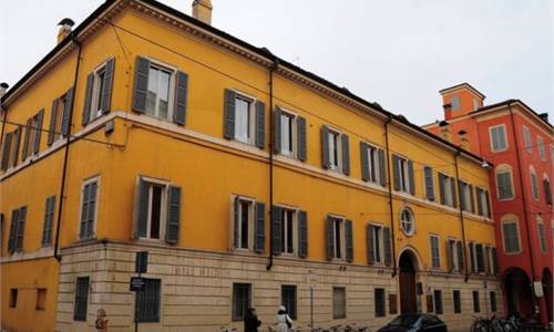 V1889  Appartamenti da 60 mq  a 135mq in palazzo ristrutturato Centro Storico