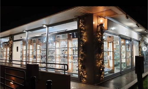 A530  AFFITTO NEGOZIO 600mq PLURIVETRINATO +250MQ GARAGE